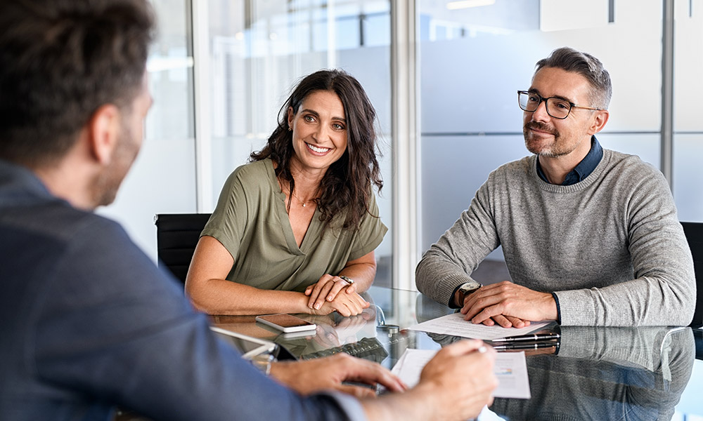 3 people discussing a Microsoft Azure Cloud Assessment